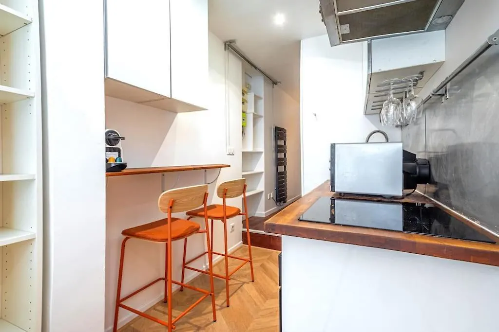 Appartement Colore Aux Portes Des Buttes Chaumont Paris 0*,