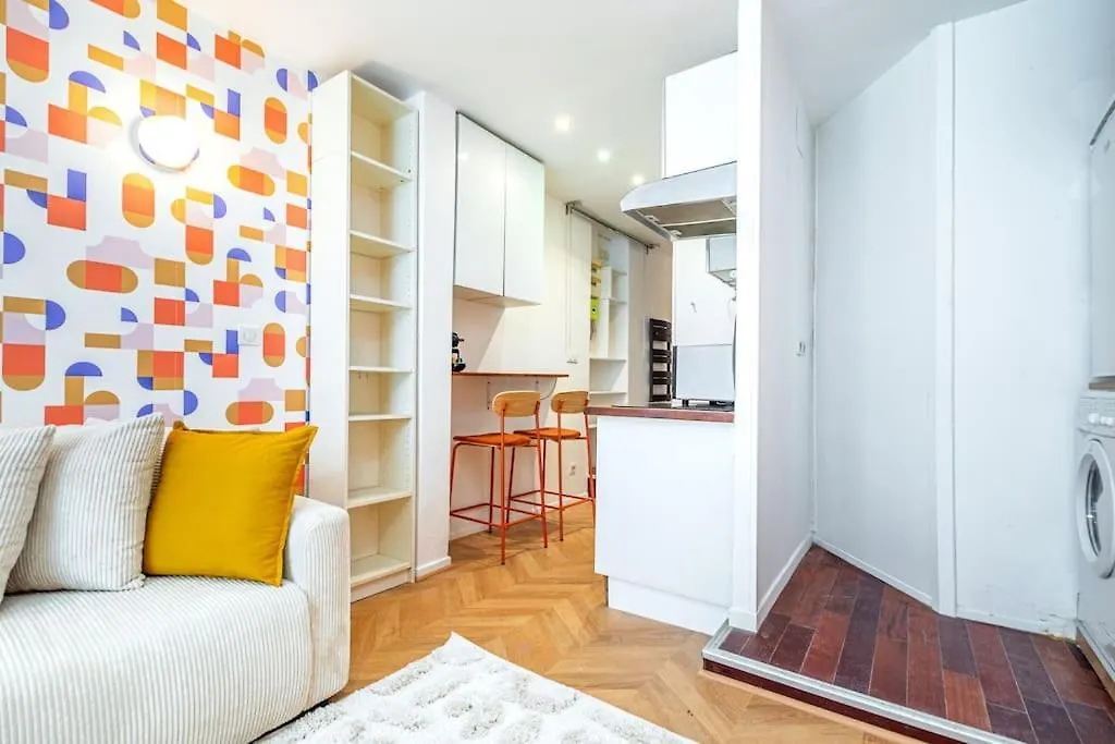 Appartement Colore Aux Portes Des Buttes Chaumont Paris