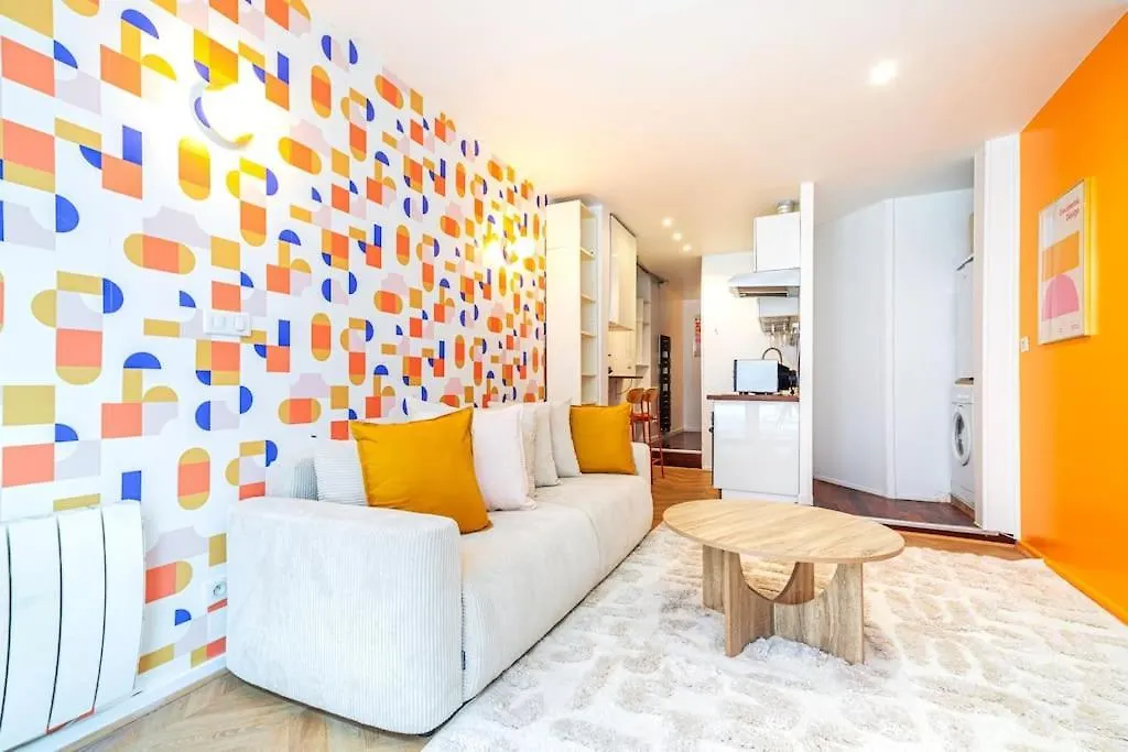 Appartement Colore Aux Portes Des Buttes Chaumont Paris Apartment