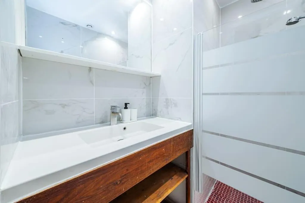 Appartement Colore Aux Portes Des Buttes Chaumont Paris